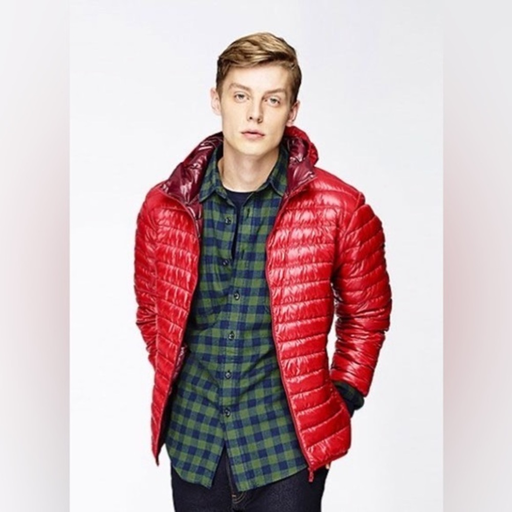 Uniqlo Men's Ultra Light Vibrant Red Puffer Jacket size XS